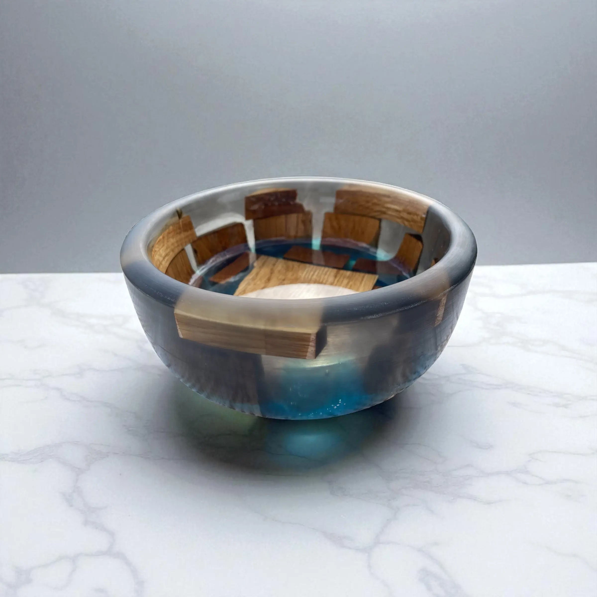 Unik håndlaget bolle i eik og epoxy – Et stykke natur med moderne sjel Epoxy-Crafts