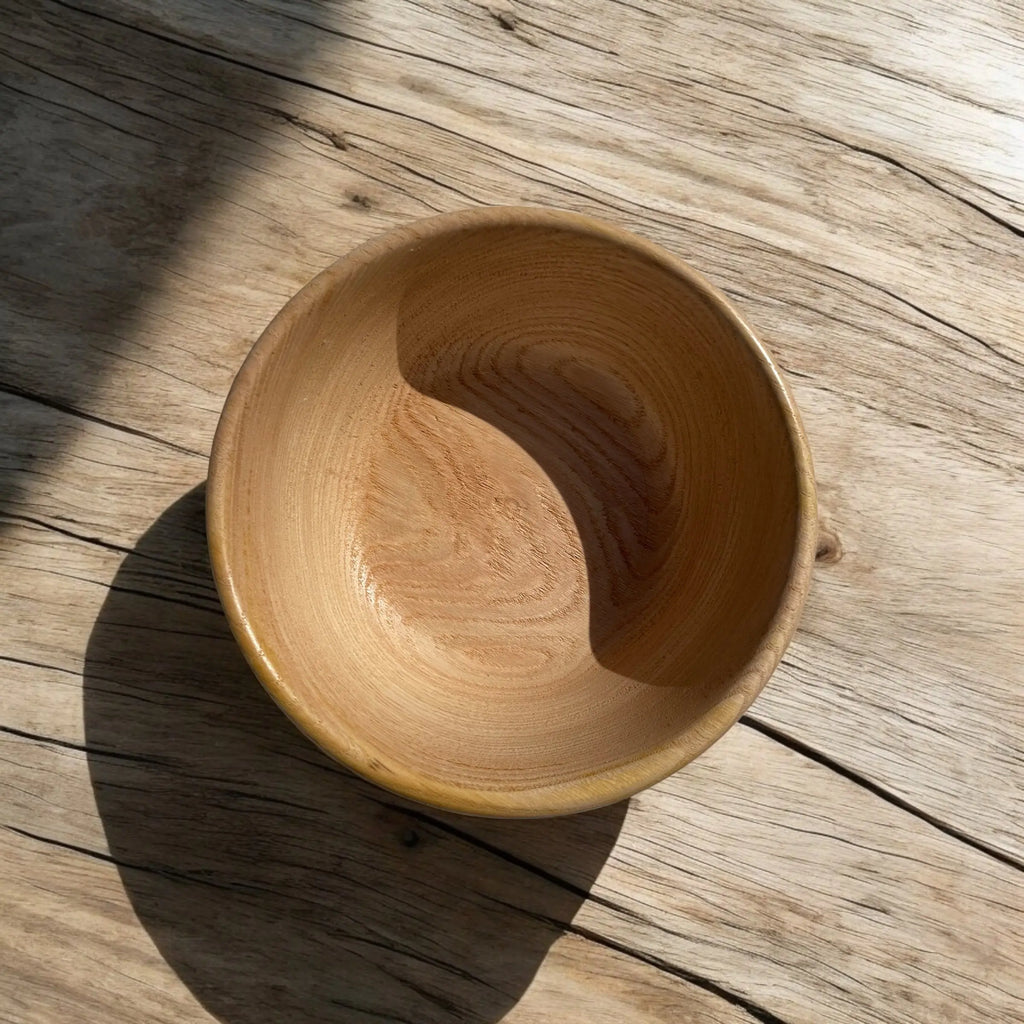 🪵 Hånddreid Bolle i Naturlig Tre – Ø 17 cm Epoxy-Crafts