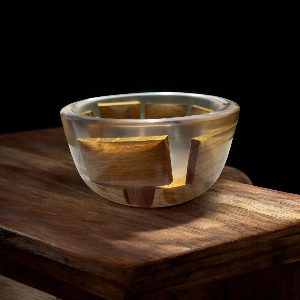 Håndlaget bolle i gjennomsiktig sort epoxy og eik – 18 cm Epoxy-Crafts