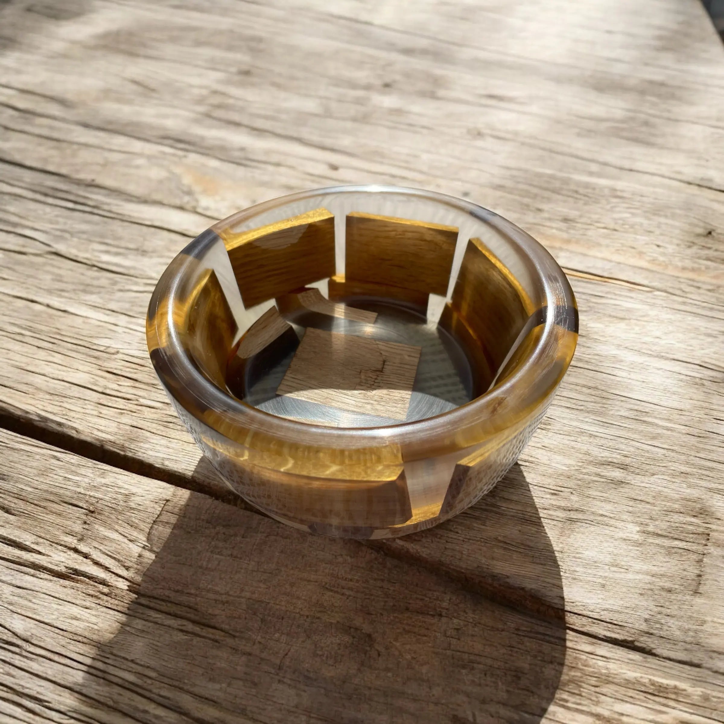 Håndlaget bolle i gjennomsiktig sort epoxy og eik – 18 cm Epoxy-Crafts